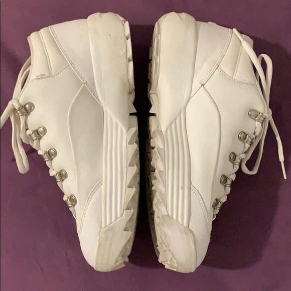 FILA disrupter shoes. - Picture 3 of 4